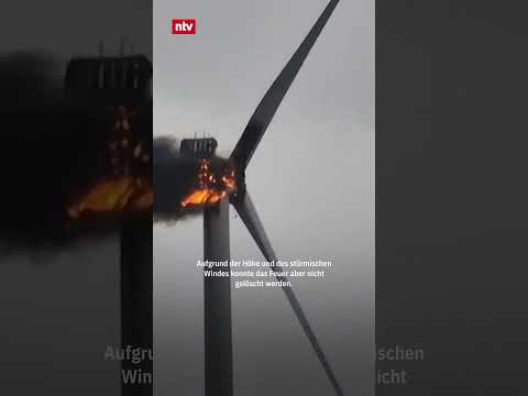 Greifswald: Windrad fängt plötzlich Feuer | #ntv #shorts #windrad