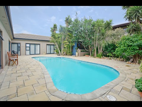 Extremely unique property, located in the sought after flamingo vlei area