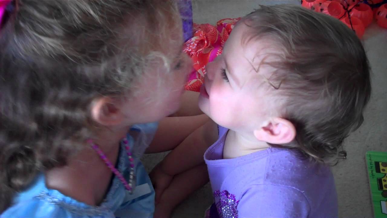 Sisters Kissing Youtube 6374