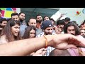 డుల్కర్ సల్మాన్ ని, హీరోయిన్ మృనాల్ ని ఇబ్బంది పెట్టిన ఫ్యాన్స్.. | Dulquer Salmaan Sita Ramam Movie - 03:23 min - News - Video