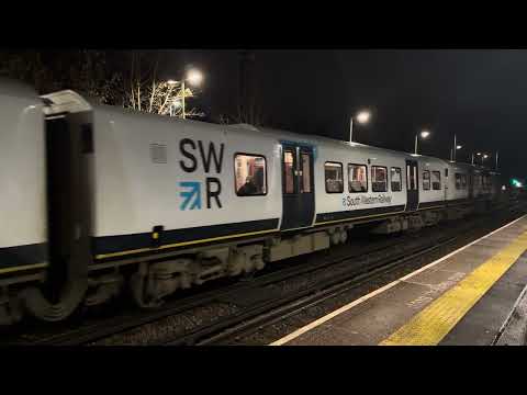 Class 450 - South Western Railway - Ashtead Station - 27th November 2023