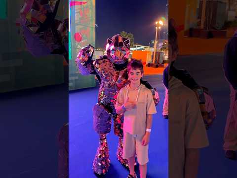 خلودة اتصور مع اسد عم يمشي😱