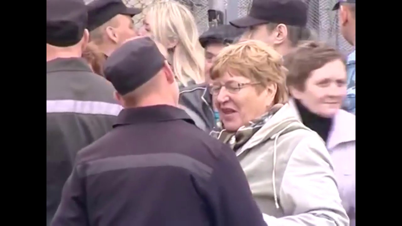 думаю, что порно кончают в прямом эфире Хулиганья развелось, засрали