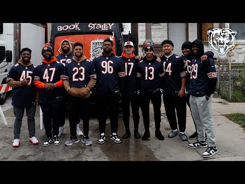 The Rookies Line Up Against Hunger | Chicago Bears video clip