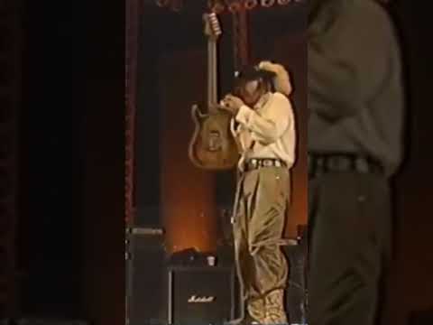 🤯 Stevie Ray Vaughan goes Crazy! #stevierayvaughan #srv #guitarist #blues #bluesguitar