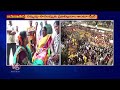 Teenmaar Chandravva Interact With Devotees At Medaram | Sammakka Sarakka Jatara 2024 |  V6 News  - 02:20 min - News - Video