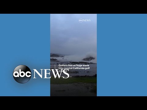 Golfers flee as huge wave hits California golf course l ABC News