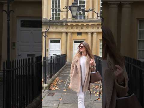 Вигулюю пальто Oxford містом Bath