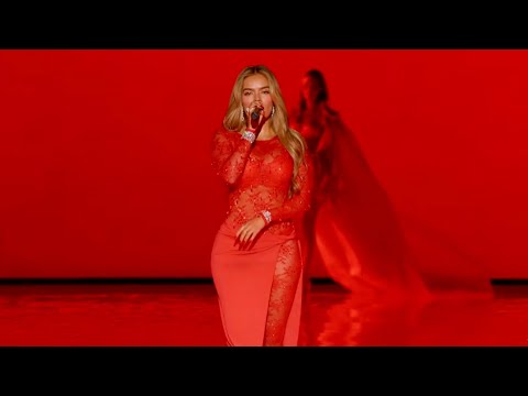 KAROL G  - Victoria's Secret Fashion Show 2025 ( PRESENTACIÓN COMPLETA )