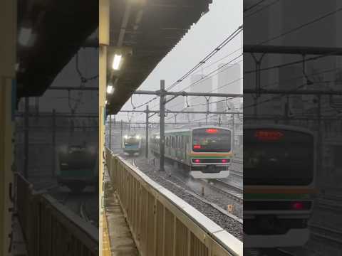JR Tôkyô Trains under Storm