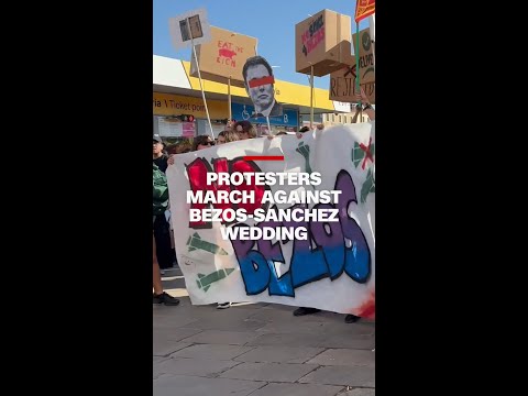 Protesters march in Venice against Bezos-Sanchez wedding