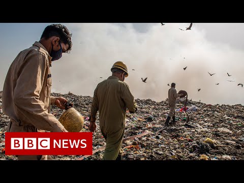 Gasping for air as massive fire burns at Delhi rubbish mountain – BBC News