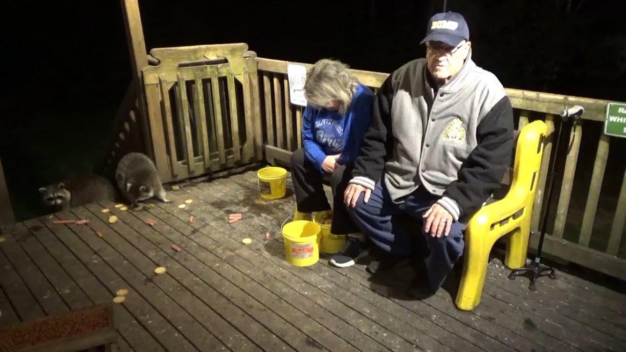 Sunday Night starting to rain at the Diner