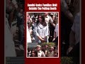 Rahul Gandhi Voting | Gandhi-Vadra Families Wait Outside The Polling Booth  - 00:56 min - News - Video