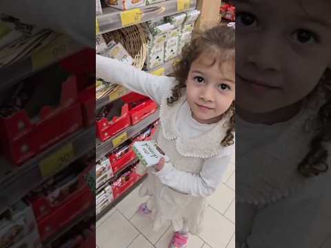 ميرا اخدت كل الشوكولا 😂