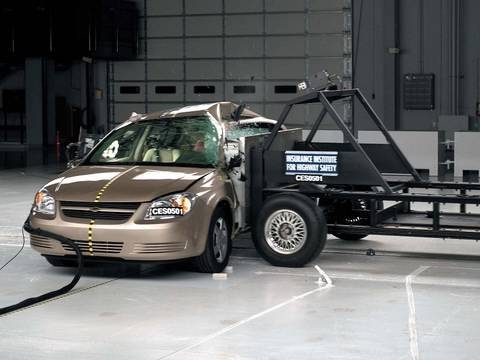 Test awaryjny wideo Chevrolet Cobalt Sedan 2004 - 2007