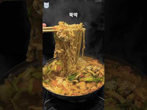 요즘은 라면으로 맛집 따라하는 것도 가능합니다.