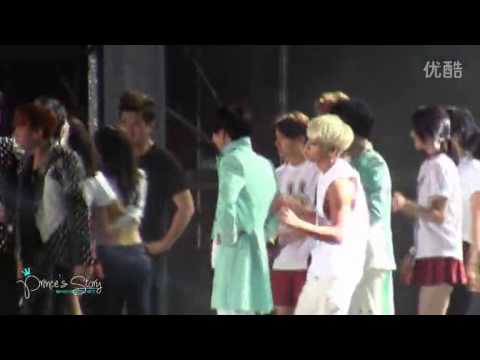 131019 SMTOWN BEIJING ENDING - EUNHYUK DANCE SHINEE'S 'EVERYBODY' W/ TAEMIN