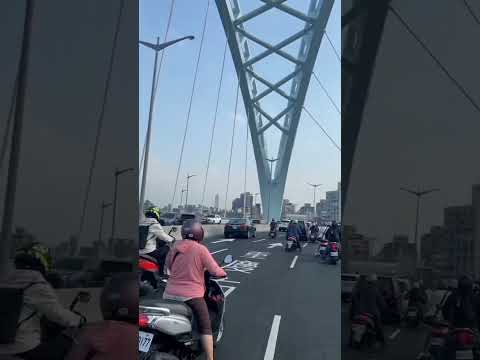 Momen Mendebarkan disaat diatas Jembatan#GempaTaiwan#viral