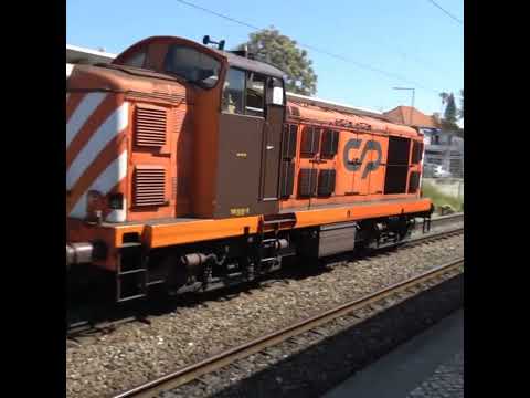 Diesel-electric locomotive 1408 departing from Carcavelos station #cp1400 #views #subscribe #trains