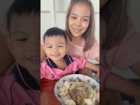 เด็กน้อยชอบเข้าหน้ากล้อง #love