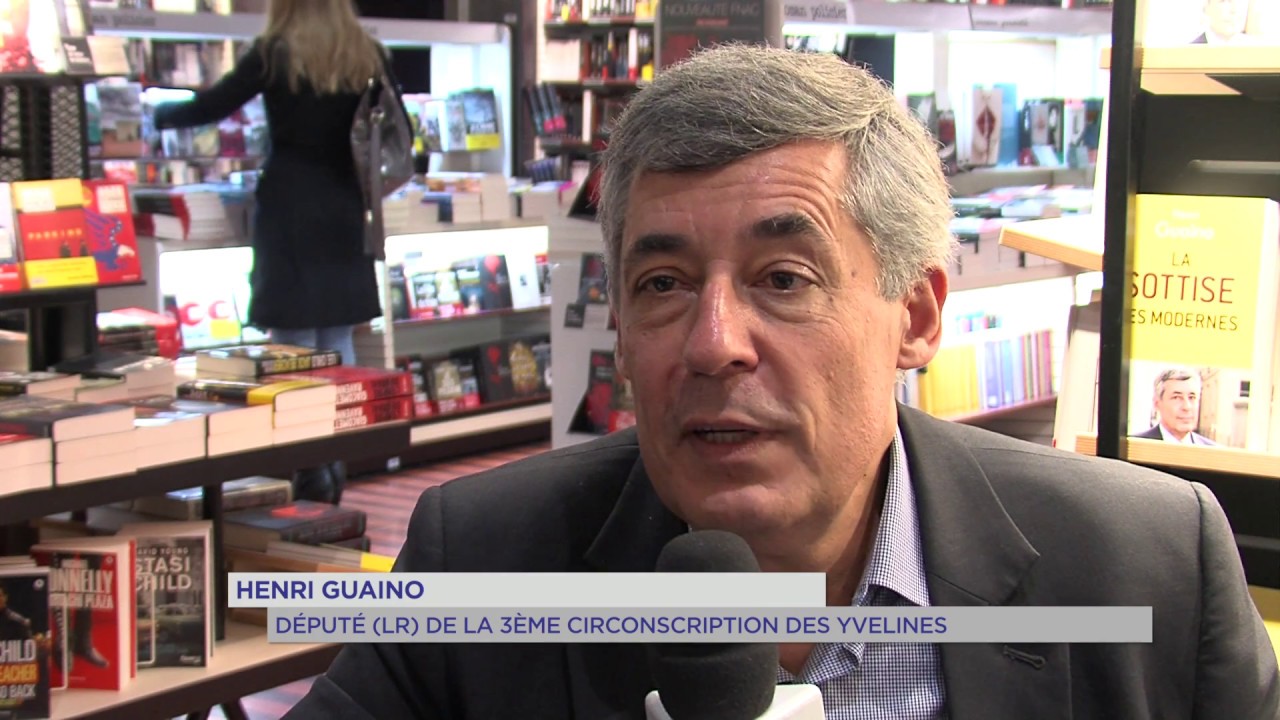 Politique : le député (LR) des Yvelines, Henri Guaino, en dédicace