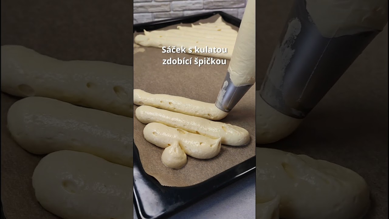 Nadýchaná stříkaná roláda se svěžím ovocem vás přenese k letnímu stolu #toprecepty #foodie