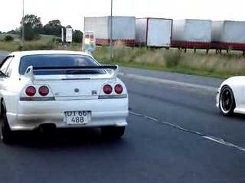 Toyota supra vs nissan skyline r33 #10