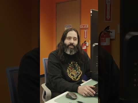 Logistics Manager Reacts to Customer Emails 😅 | Ariel Rider