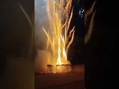 කොහොමද මල් වෙඩ්වල සැර !!! New YEAR Massive Expl0s!ve fireworks 2026 Celebration whatsapp Status news