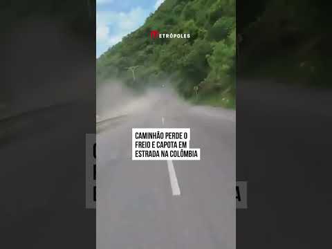 Caminhão perde o freio e capota em estrada na Colômbia