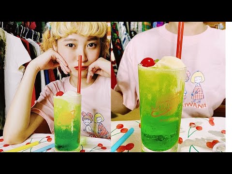 【昭和アイドル風おしゃべり】レトログラスでクリームソーダを作りながらグッズ紹介(たまにモノマネ)