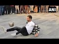 Srinagar के लाल चौक पर Football Player Augusta और Patrick ने दिखाया करतब।  - 02:31 min - News - Video