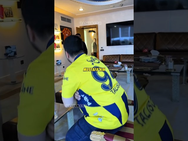 KADIKÖY BOĞASI MUSTAFA GALATASARAY'IN OYUNCUSU BENZERLİĞİ 😱🤯 #shorts #short #football