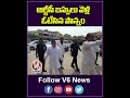 ఆర్టీసీ బస్సులో వెళ్లి ఓటేసిన పొన్నం | Ponnam Prabhakar cast Their Vote | V6 News  - 00:44 min - News - Video