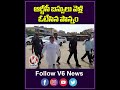 ఆర్టీసీ బస్సులో వెళ్లి ఓటేసిన పొన్నం | Ponnam Prabhakar cast Their Vote | V6 News