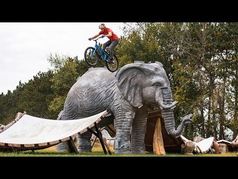 Kenny Belaey and Tom Oehler Session Bizarre MTB Trials Playground
