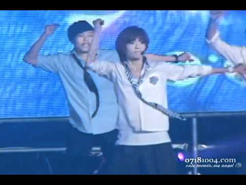 {random}o9o626 Taemin shirt ripping fancam on 'we are the future' perf