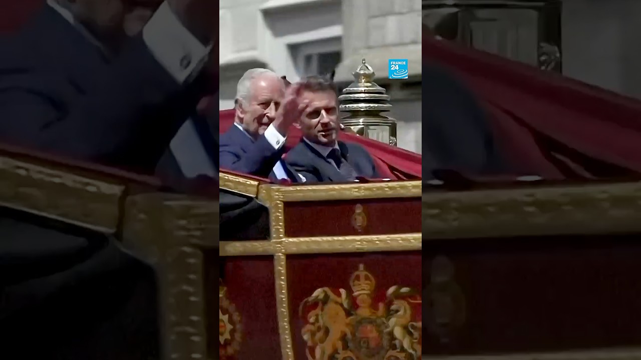 Emmanuel Macron défile en calèche avec le roi Charles III • FRANCE 24