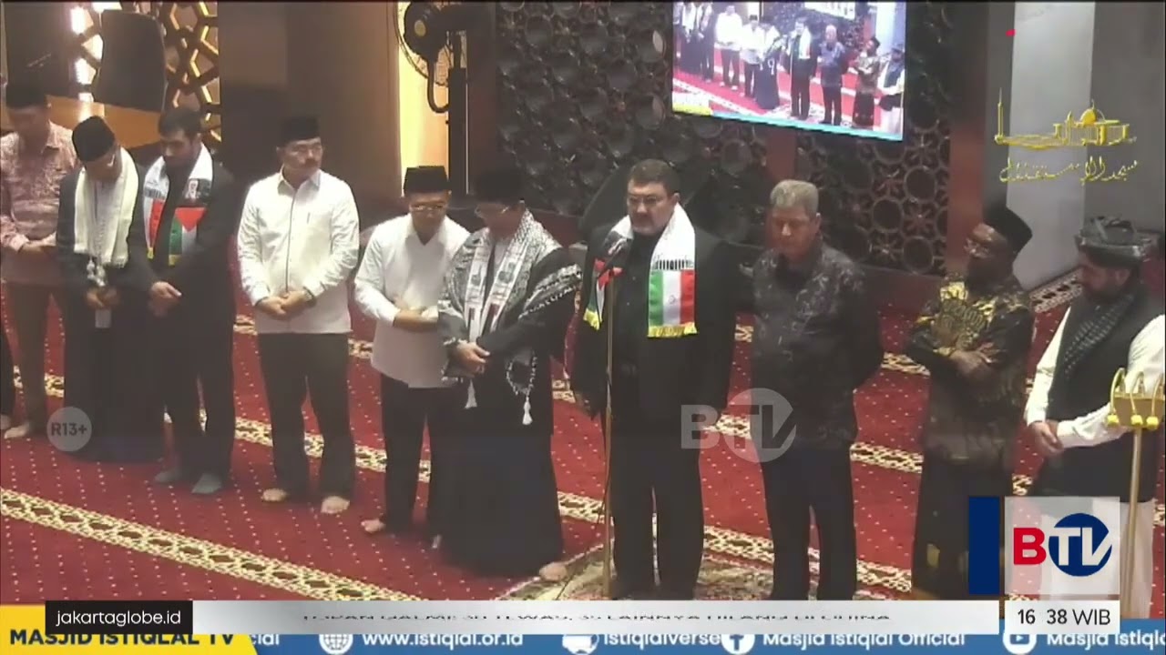Ratusan Jemaah Gelar Salat Gaib untuk Ismail Haniyeh di Istiqlal | Beritasatu