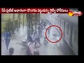 Thief Falls Down From Running Train- CCTV Footage