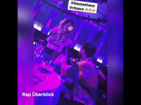 Bausa küsst die Hand von Rita Ora