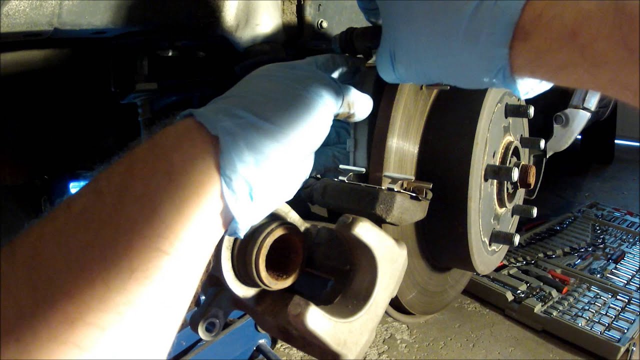 2006 toyota matrix front rotor removal #7