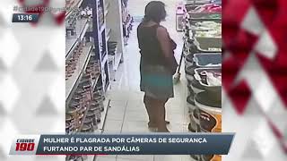Mulher é flagrada por câmera de segurança furtando par de sandálias