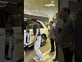 Shah Rukh Khan मुंबई Airport पर स्पॉट हुए  - 00:38 min - News - Video