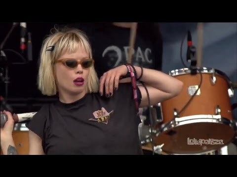 CRYSTAL CASTLES - SUFFOCATION LIVE