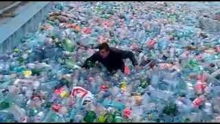 In incercarea de a atrage atentia asupra cantității enorme de ambalaje din plastic, in special pet-uri, care ajung în apele din întreaga lume, noi, EcoStuff Romania, ne-am propus sa constuim cel mai m