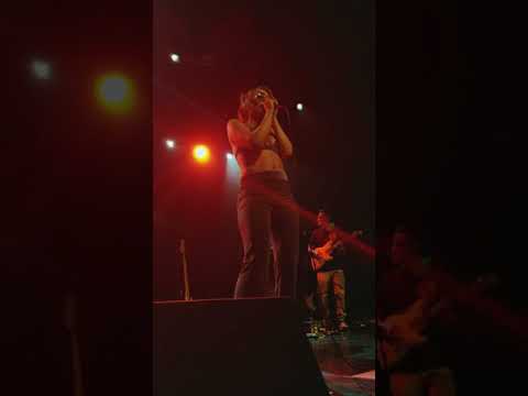 Kali Uchis Ft. Jorja Smith Live- Tyrant