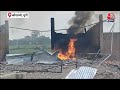 Kaushambi की पटाखा फैक्ट्री में भयानक विस्फोट के बाद लगी भीषण आग, 4 लोगों की मौत, कई घायल | UP News  - 01:42 min - News - Video
