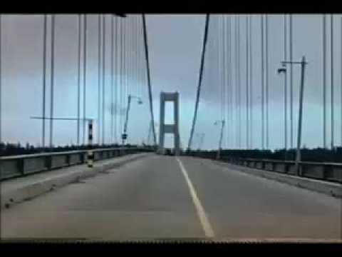 Tacoma Narrows Bridge Collapse "Gallopin' Gertie" - YouTube